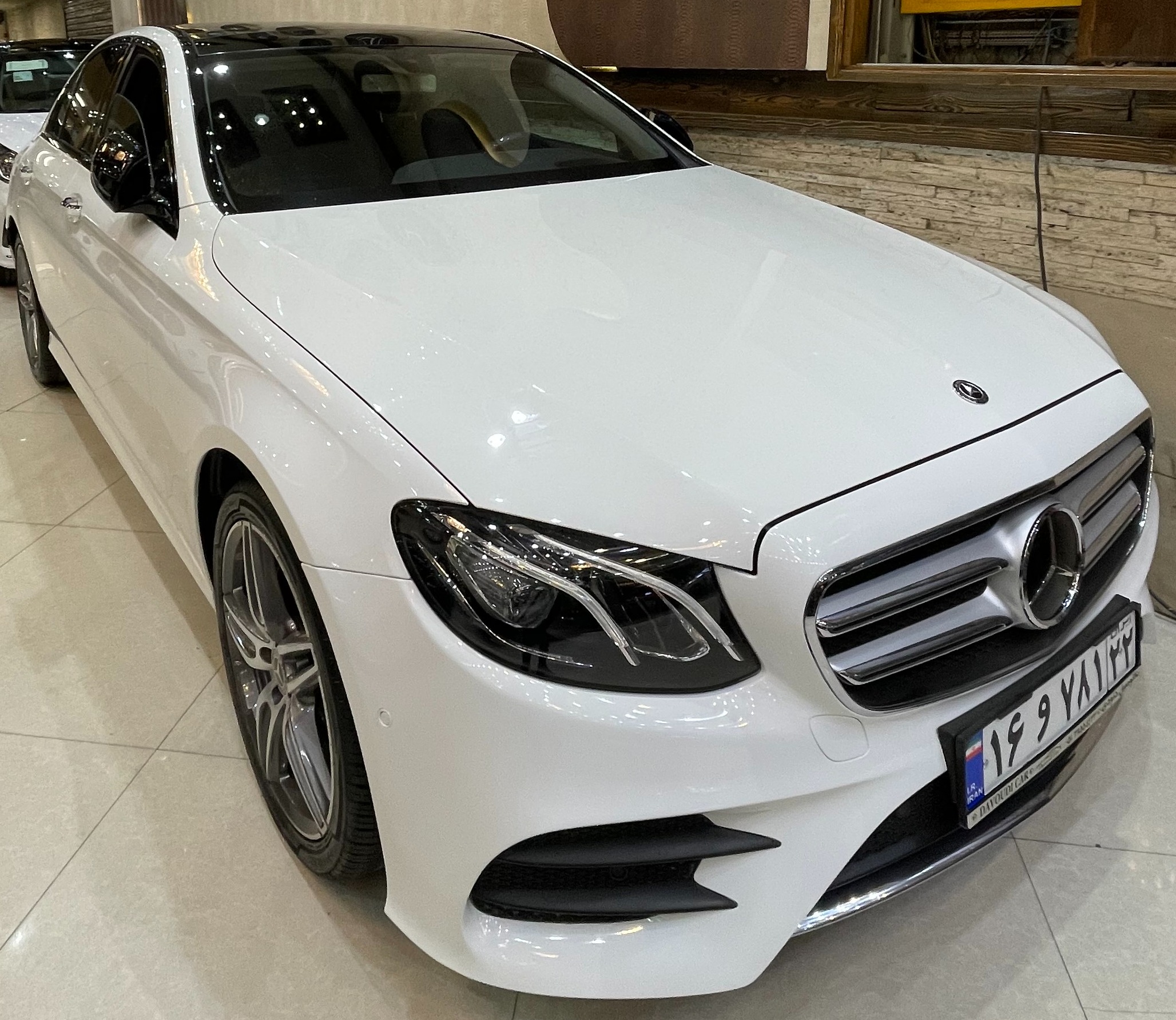 مرسدس بنز E200